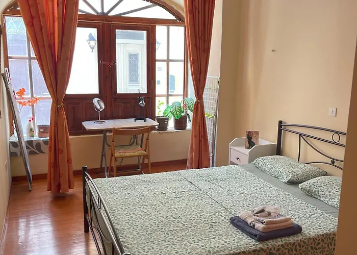 Apartamento Ca' Dei Leoni - In Old Town Rustic For Independent Travelers *